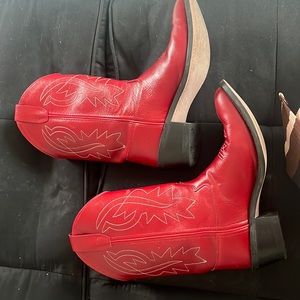 Jesse vibes! Gently worn a couple times.